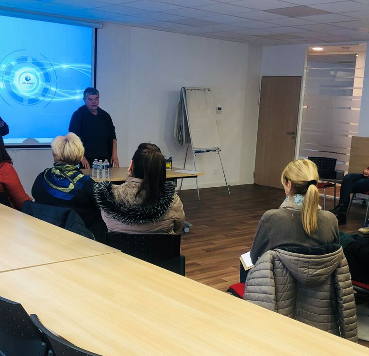 Rencontre entre pôle emploi et des demandeurs d'emploi